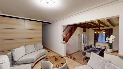 Χώρος καθιστικού στο La maison Lumière