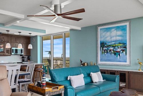 Χώρος καθιστικού στο Galvestonian 600 - Beachfront Elegance