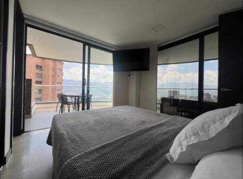 Cama o camas de una habitación en Modern Units Poblado with stunning view