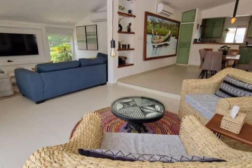 Televisyen dan/atau pusat hiburan di Villa Adjana Seaside