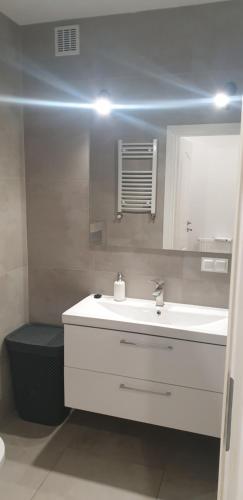 Koupelna v ubytování Apartament z balkonem w Centrum Kielc z prywatnym parkingiem