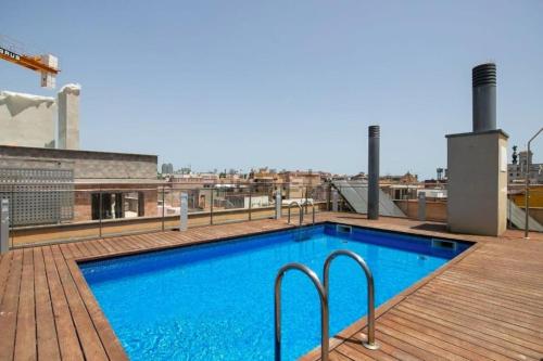 Near Ramblas flat with 3 Room, 2 full Bathrooms-Min 32 days