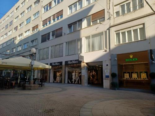 Main square apartments 1