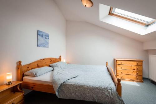 Ένα ή περισσότερα κρεβάτια σε δωμάτιο στο 4 Star Maisonnette mit Kaiser Blick, Sauna, Schwimmbad