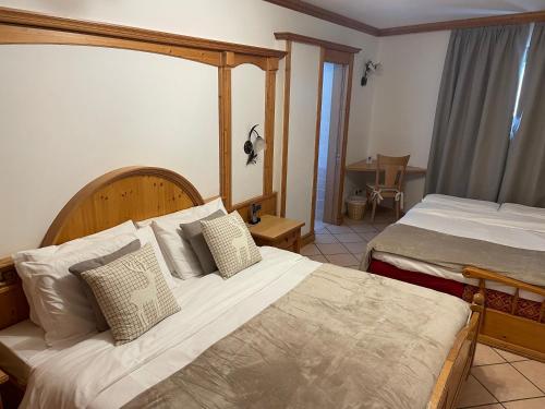 Postel nebo postele na pokoji v ubytování Hotel Valle Verde - Rent Ski & Bike