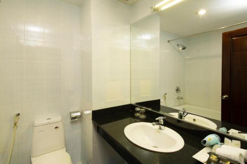 Koupelna v ubytování Starlet Hotel
