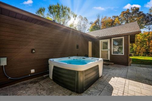 Peaceful Mtn View- Hot Tub- Fire Pit- Pets- Pond photo 45