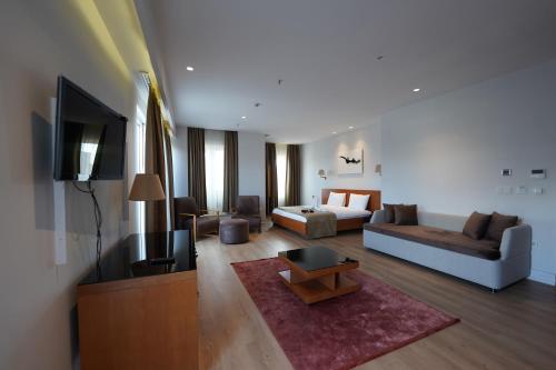 A television and/or entertainment centre at Misafir Suites 8 Istanbul