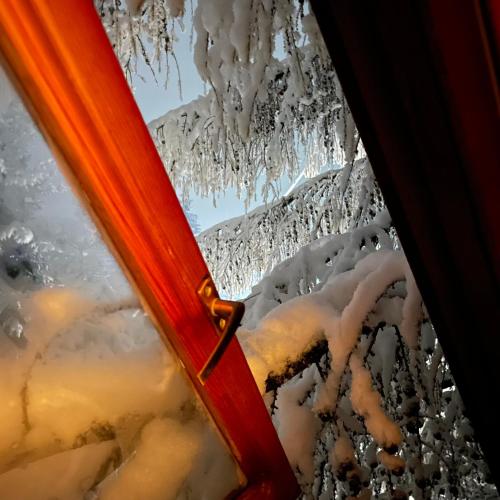 a view of a window with icicles at Еко котедж Яблуницька троянда in Yablunytsya