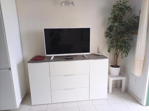 Bright & spacious with aircon