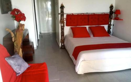 Ένα ή περισσότερα κρεβάτια σε δωμάτιο στο Studio confortable avec piscine à Saint-François, 35 m²