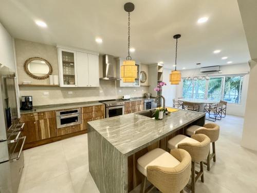 a kitchen with a large island with a counter at Esterillos Lote home in Esterillos