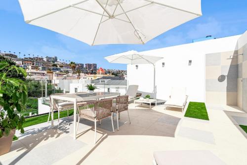 Balcon ou terrasse dans l'établissement La Vega de Ciudad Jardín Suites