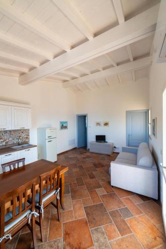 a large living room with a table and a couch at L' Elicriso in Marciana