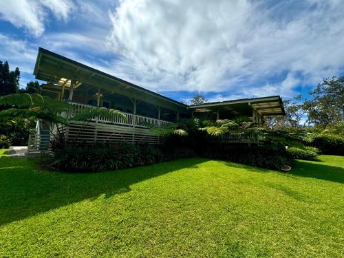 Aloha Junction Bed and Breakfast -Minutes away from Hawaii Volcanoes National Parkにある庭
