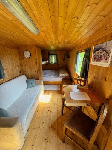 Rúm í herbergi á Šumavské maringotky - originál