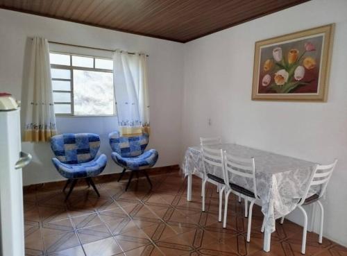 Ruang duduk di Quarto para 3 pessoas - Sobrado