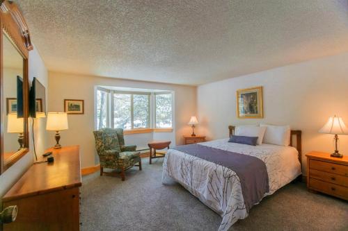 Postel nebo postele na pokoji v ubytování Timbers at Island Park