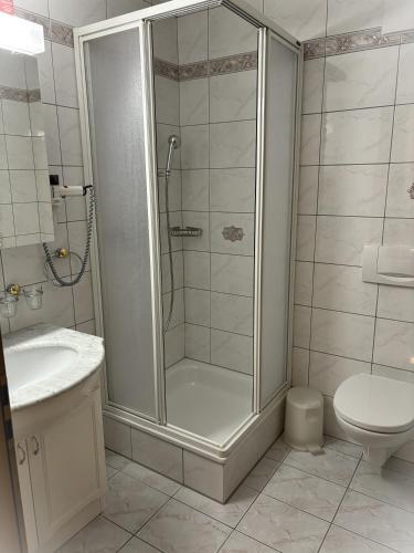 Ein Badezimmer in der Unterkunft Residenz Darianne Leukerbad