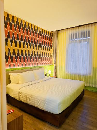 a bedroom with a bed and a window at Senglao Boutique Hotel Luang Prabang in Luang Prabang