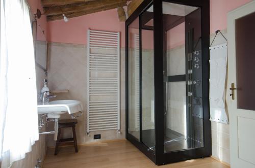 a bathroom with a sink and a mirror at La Vallata appartamento in collina in Faenza