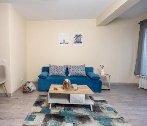 Central & Quiet 2BR with Free Private Parking