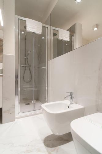 Bagno di La CHARTREUSE Luxury Suites