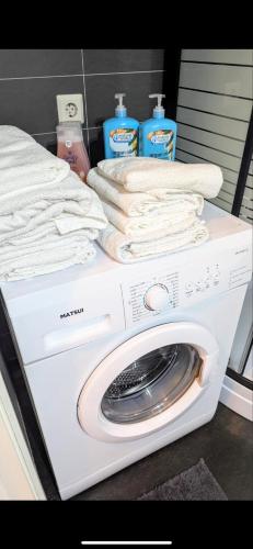 a washing machine with towels on top of it at Skagesundvegen 10a in Tromsø
