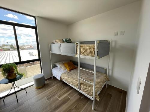 Postel nebo postele na pokoji v ubytování Depa Familiar Céntrico GDL con Estacionamiento