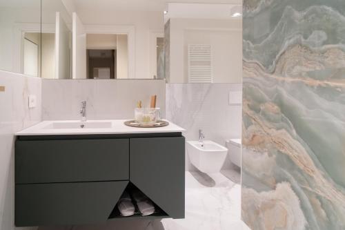 Bagno di La CHARTREUSE Luxury Suites