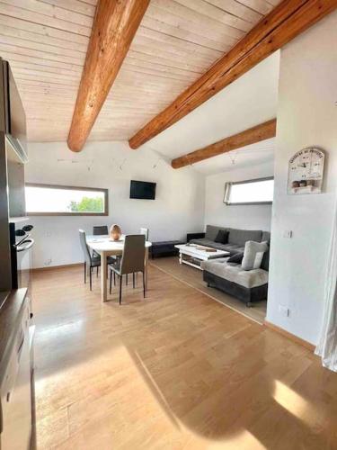 Appartement de 2 à 6 personnes 3 chambres proche Aéroport Marseille Marignane -confortable - et tout équipé