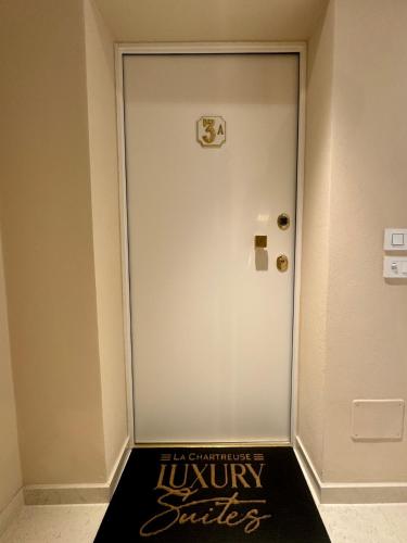 Foto dalla galleria di La CHARTREUSE Luxury Suites a Parma