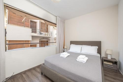 Apartment Steps From Historic Center Plaka