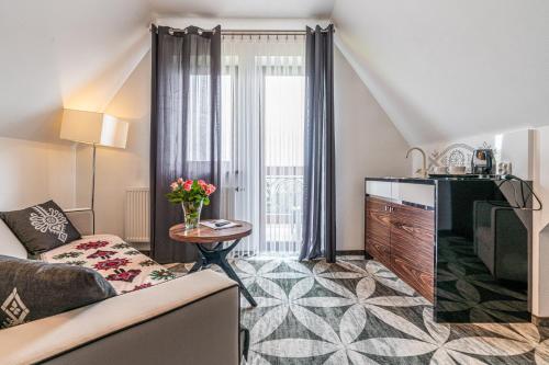 Η κουζίνα ή μικρή κουζίνα στο ApartHotel Tatry de Luxe FizjoMedical & Spa