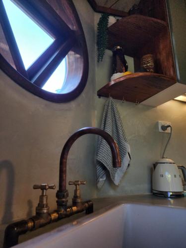 Φωτογραφία από το άλμπουμ του ZEN House Tiny house by the lake σε Narara