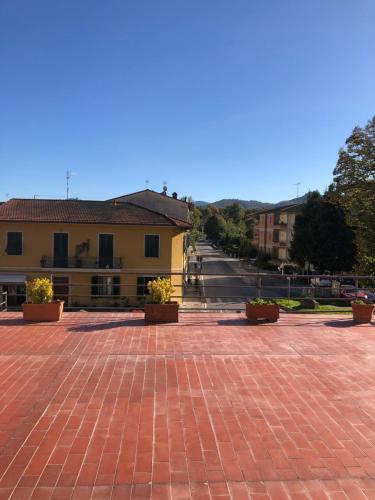 a brick courtyard with a building in the background at Dolce casa con terazza in San Piero a Sieve