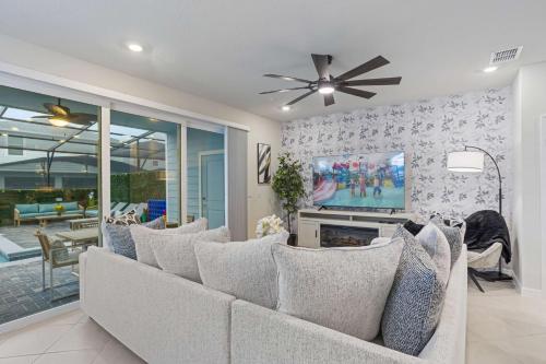 BRAND New 5 bed Villa in Windsor Cay photo 5