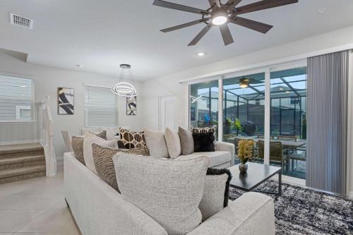 BRAND New 5 bed Villa in Windsor Cay photo 9