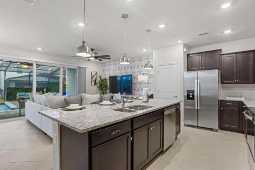 BRAND New 5 bed Villa in Windsor Cay photo 13