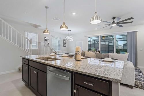 BRAND New 5 bed Villa in Windsor Cay photo 12