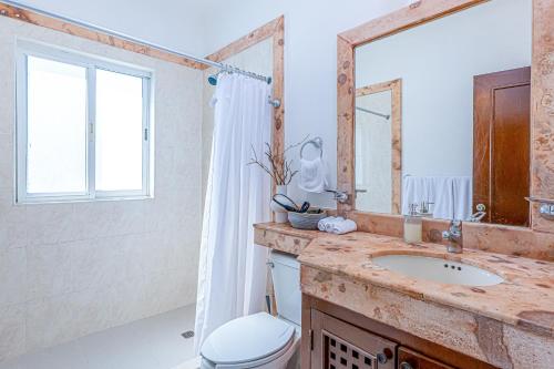 Koupelna v ubytování Beachside Haven at Playa Kaan