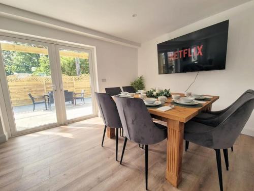 a dining room with a wooden table and chairs at The Discovery Lodge in Ballykelly