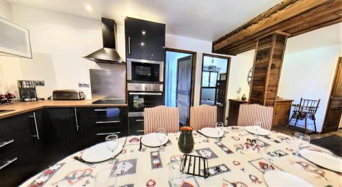 Photo de la galerie de l'établissement Résidence Le Chardon Bleu - APPARTEMENT DANS CHALET 3 CHAMBRES MAE-9081, à Villarembert