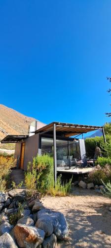 a house with a roof on top of a yard at Reset Elqui in Alcoguaz