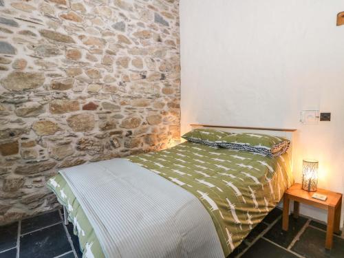 Postel nebo postele na pokoji v ubytování St Dogwells Barn
