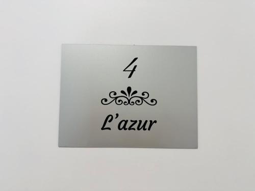 a black and white sign with the number four at Résidence des Quais - Centre ville - Wifi - Netflix in Quimper