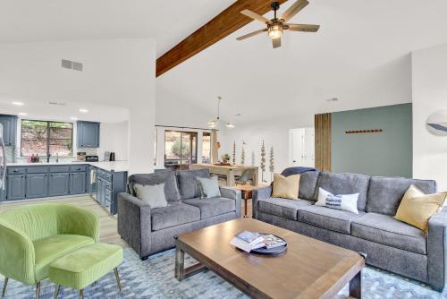 a living room with two couches and a table at Yosemite Forest Villa in Oakhurst