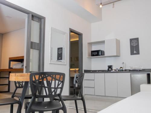 Η κουζίνα ή μικρή κουζίνα στο The Garden Suites