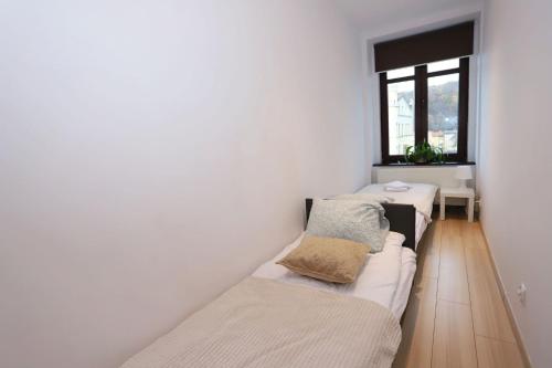 Una cama o camas en una habitación de Pokoje z widokiem na wieże