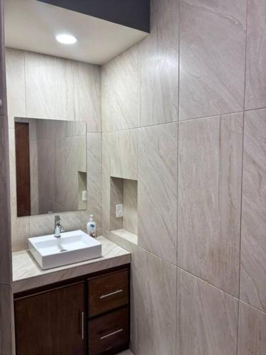 a bathroom with a sink and a mirror at Amplia casa cerca malecón in La Paz